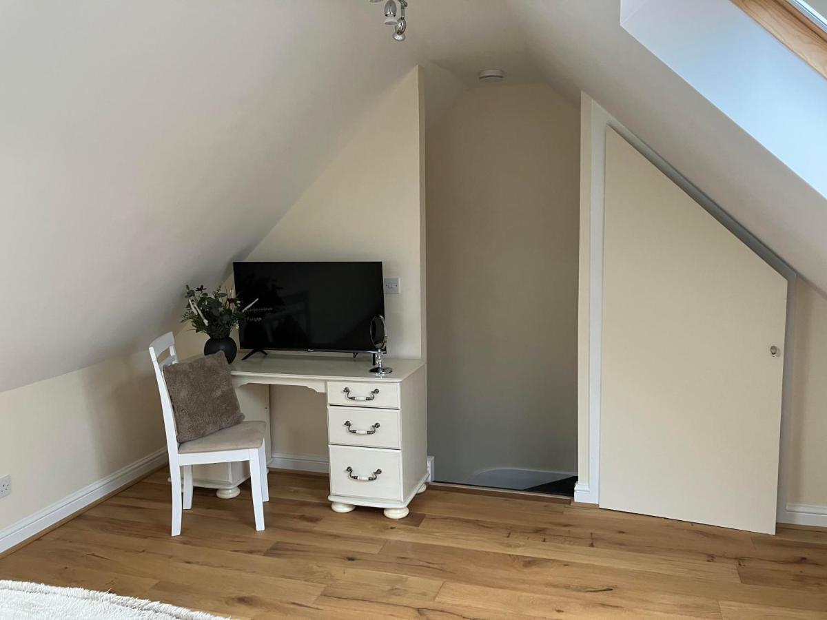 Honeyberry Cottage -Part Of Alton Cottages Bagian luar foto