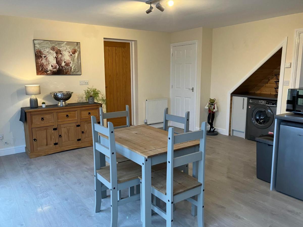 Honeyberry Cottage -Part Of Alton Cottages Bagian luar foto