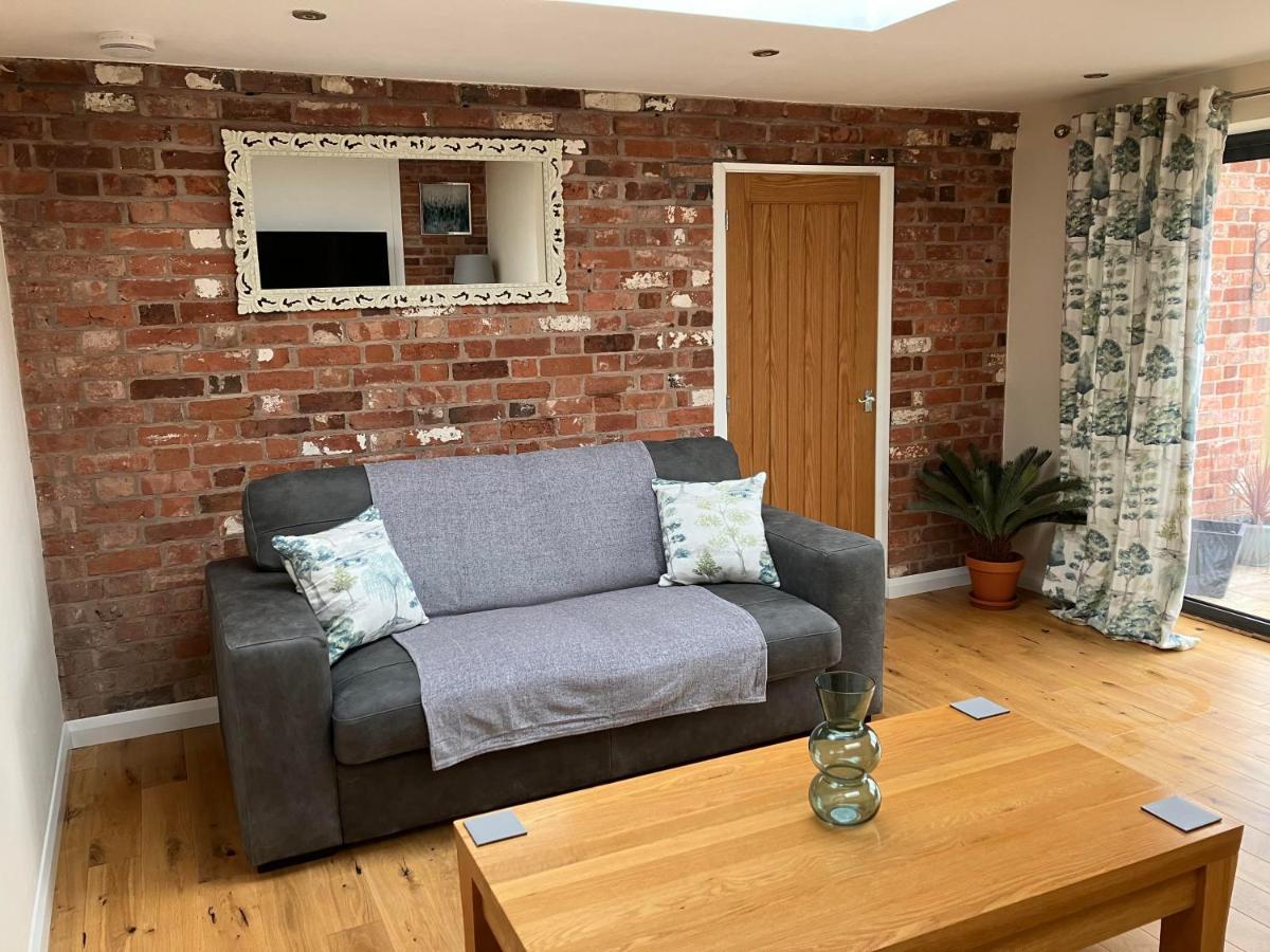 Honeyberry Cottage -Part Of Alton Cottages Bagian luar foto